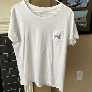 White Vineyard Vines T-Shirt Size: XL